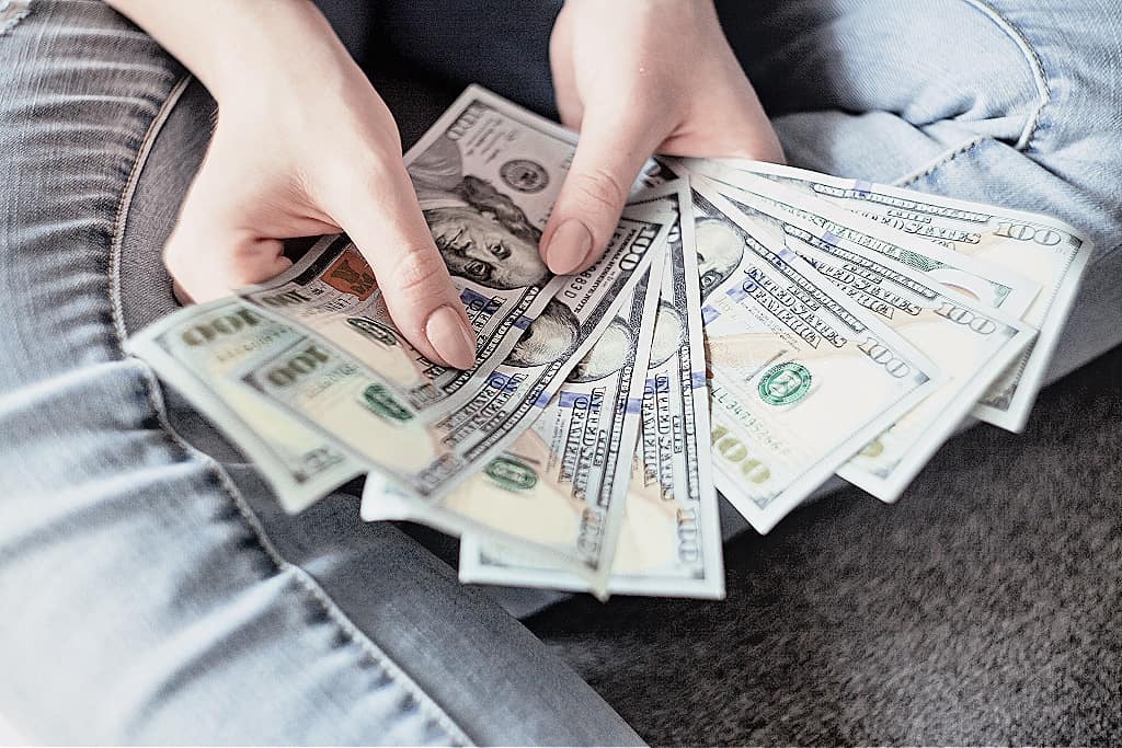 10 Simple Minimalist Budget Tips That ACTUALLY Work! 10 Simple Minimalist Budget Tips That ACTUALLY Work!